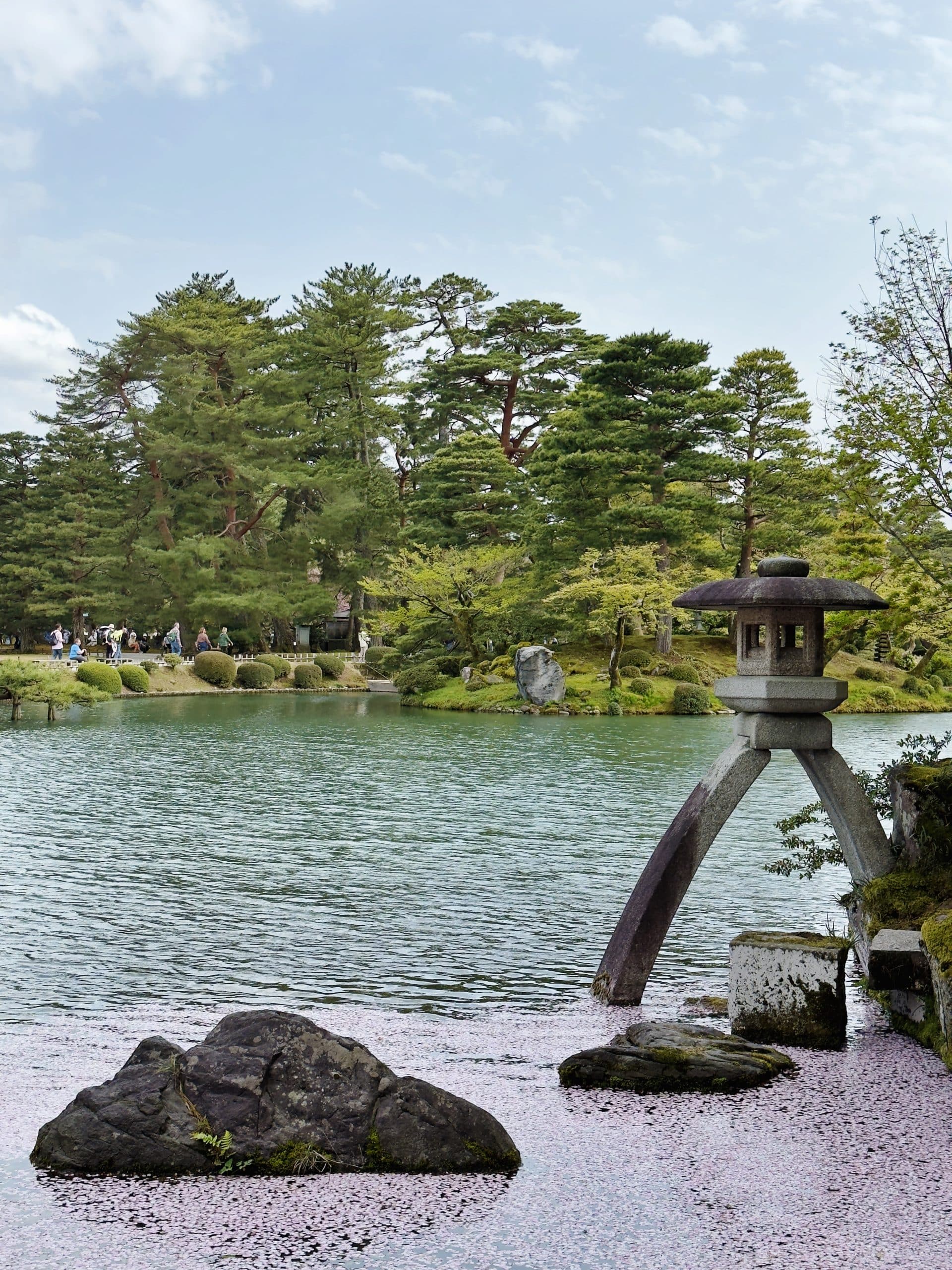 Kenrokuen Garden | Guide to Japan's Most Beautiful Garden